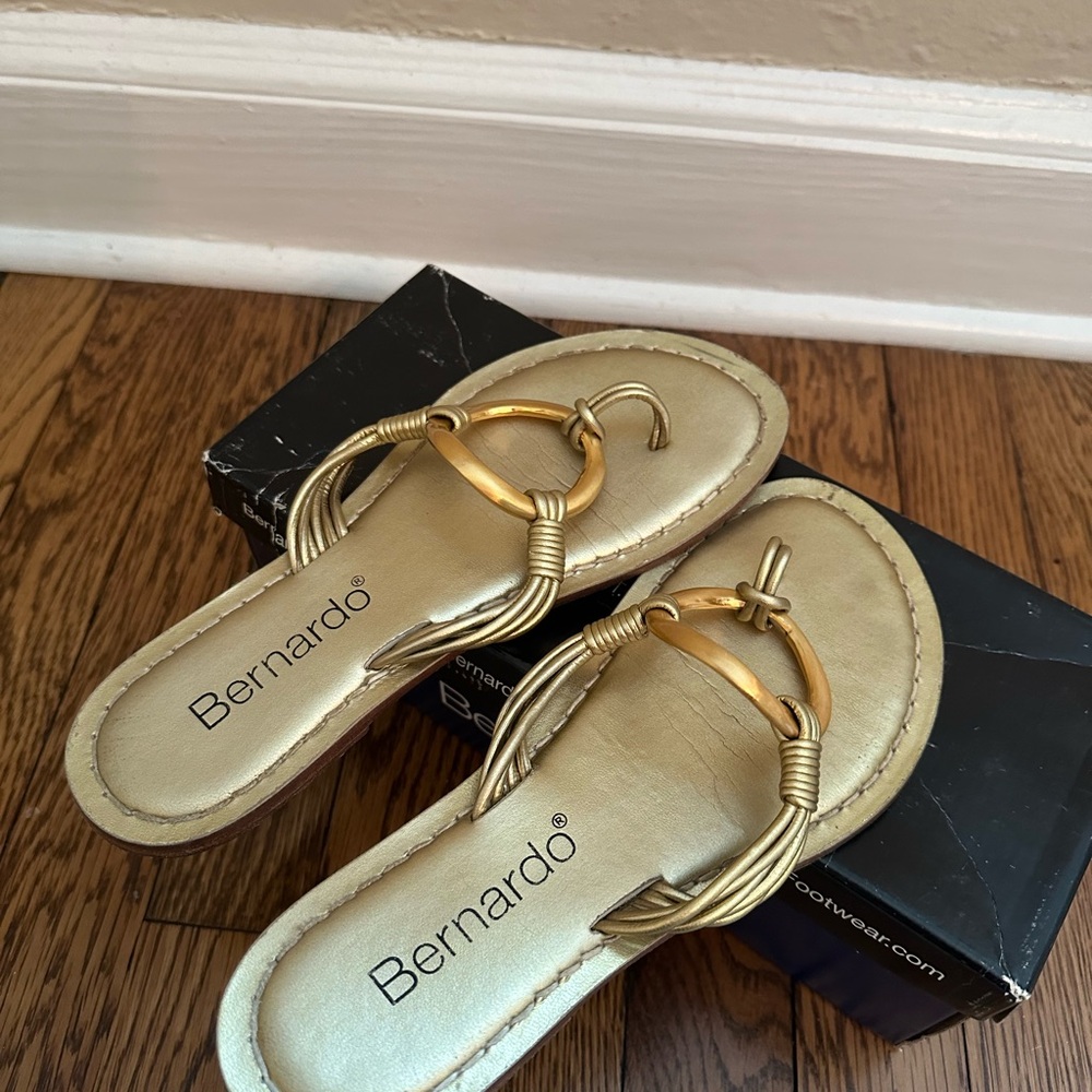 Bernardo Gold Minimalist Sandals with Decorative Ring